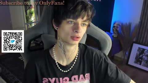 Snapshot of oliverrgroove chatting on 10.22.25 oliverrgroove online show from 10.22.25