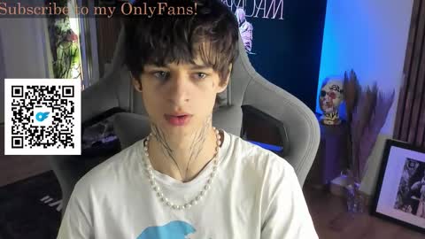 Snapshot of oliverrgroove chatting on 10.26.25 oliverrgroove online show from 10.26.25