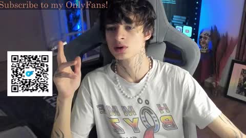 Snapshot of oliverrgroove chatting on 11.08.25 oliverrgroove online show from 11.08.25