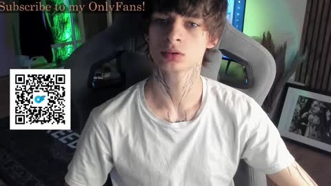 Snapshot of oliverrgroove chatting on 11.14.25 oliverrgroove online show from 11.14.25