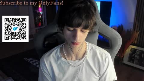 Snapshot of oliverrgroove chatting on 11.24.25 oliverrgroove online show from 11.24.25