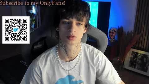 Snapshot of oliverrgroove chatting on 11.25.25 oliverrgroove online show from 11.25.25