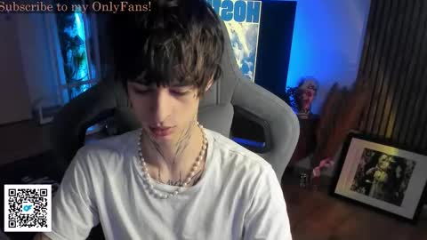 Snapshot of oliverrgroove chatting on 11.29.25 oliverrgroove online show from 11.29.25