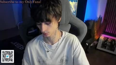 Snapshot of oliverrgroove chatting on 12.03.25 oliverrgroove online show from 12.03.25