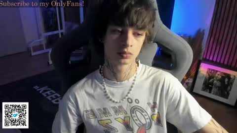 Snapshot of oliverrgroove chatting on 12.05.25 oliverrgroove online show from 12.05.25