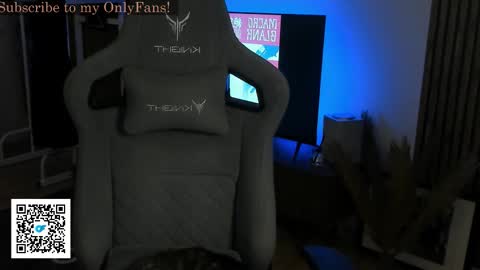 Snapshot of oliverrgroove chatting on 01.12.26 oliverrgroove online show from 01.12.26