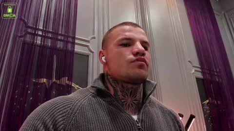 Snapshot of oliversport chatting on 01.05.25 OliverSport online show from 01.05.25