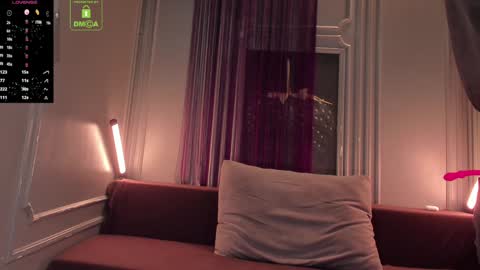 Snapshot of oliversport chatting on 01.28.25 OliverSport online show from 01.28.25