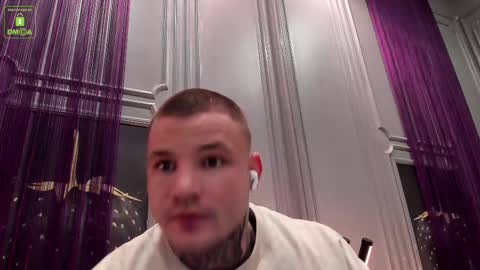 Snapshot of oliversport chatting on 02.09.25 OliverSport online show from 02.09.25