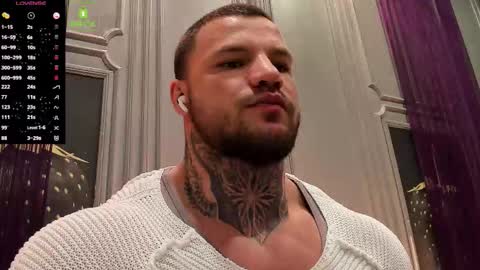 Snapshot of oliversport chatting on 11.22.25 OliverSport online show from 11.22.25