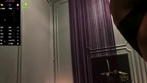 Snapshot of oliversport chatting on 11.23.25 OliverSport online show from 11.23.25