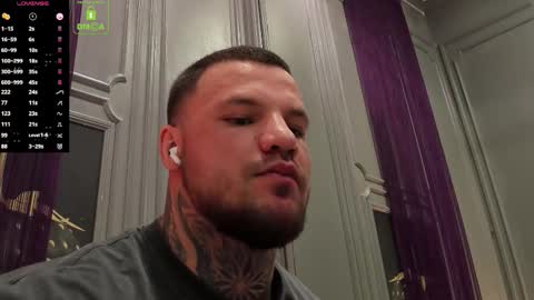 Snapshot of oliversport chatting on 11.29.25 OliverSport online show from 11.29.25