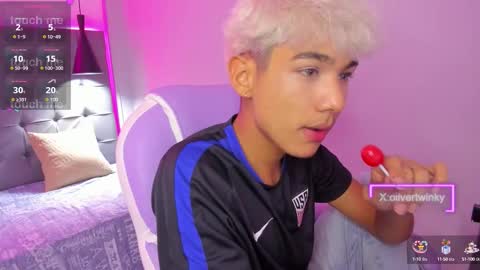 Snapshot of olivertwinky_ chatting on 09.11.25 Oliver online show from 09.11.25