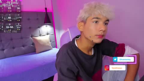 Snapshot of olivertwinky_ chatting on 09.13.25 Oliver online show from 09.13.25