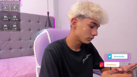 Snapshot of olivertwinky_ chatting on 09.23.25 Oliver online show from 09.23.25