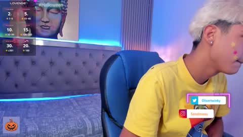 Snapshot of olivertwinky_ chatting on 10.05.25 Oliver online show from 10.05.25