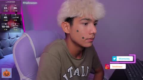 Snapshot of olivertwinky_ chatting on 10.17.25 Oliver online show from 10.17.25