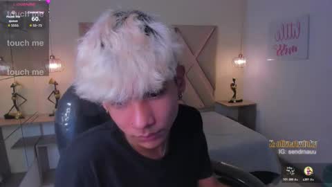 Snapshot of olivertwinky_ chatting on 11.13.25 Oliver online show from 11.13.25