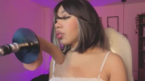 Snapshot of olivia__ds chatting on 09.28.25 Olivia online show from 09.28.25