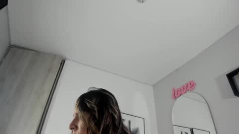 Olivia Collins online show from 09.17.25