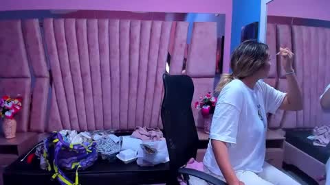 Snapshot of olivia_fox69 chatting on 01.16.25 OLIVIA online show from 01.16.25