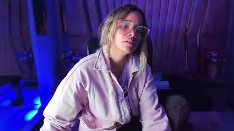 Snapshot of olivia_fox69 chatting on 01.20.25 OLIVIA online show from 01.20.25