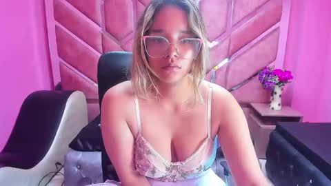 Snapshot of olivia_fox69 chatting on 01.26.25 OLIVIA online show from 01.26.25