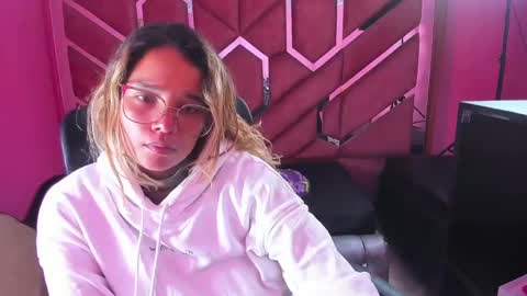 Snapshot of olivia_fox69 chatting on 02.03.25 OLIVIA online show from 02.03.25