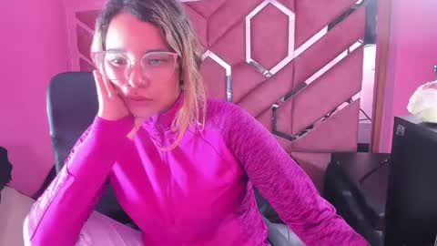 Snapshot of olivia_fox69 chatting on 02.04.25 OLIVIA online show from 02.04.25