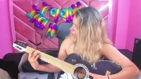 Snapshot of olivia_fox69 chatting on 02.05.25 OLIVIA online show from 02.05.25