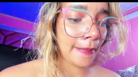 Snapshot of olivia_fox69 chatting on 02.11.25 OLIVIA online show from 02.11.25