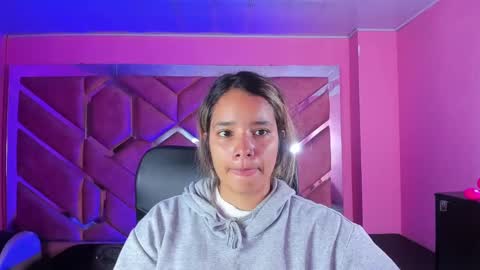 Snapshot of olivia_fox69 chatting on 02.12.25 OLIVIA online show from 02.12.25