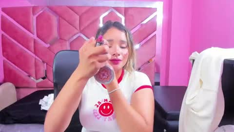 Snapshot of olivia_fox69 chatting on 02.14.25 OLIVIA online show from 02.14.25