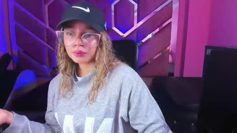 Snapshot of olivia_fox69 chatting on 02.18.25 OLIVIA online show from 02.18.25