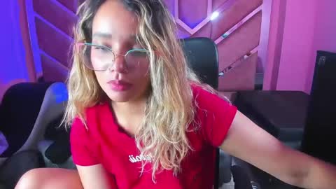 Snapshot of olivia_fox69 chatting on 02.20.25 OLIVIA online show from 02.20.25