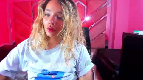 Snapshot of olivia_fox69 chatting on 02.26.25 OLIVIA online show from 02.26.25