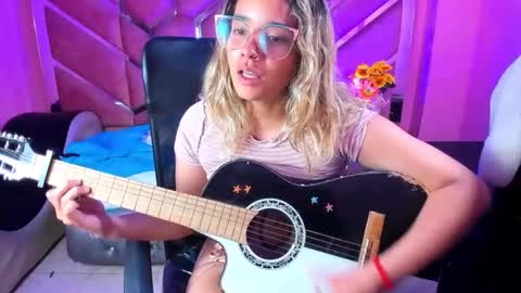 Snapshot of olivia_fox69 chatting on 03.08.25 OLIVIA online show from 03.08.25