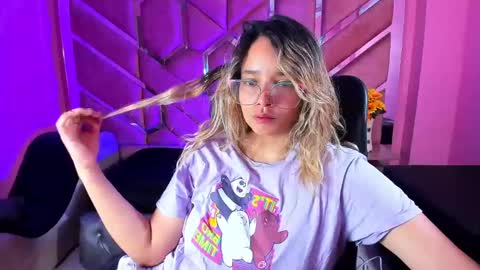 Snapshot of olivia_fox69 chatting on 03.11.25 OLIVIA online show from 03.11.25