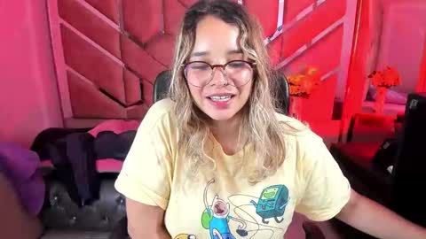 Snapshot of olivia_fox69 chatting on 09.21.25 OLIVIA online show from 09.21.25