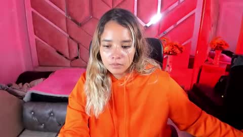 Snapshot of olivia_fox69 chatting on 09.29.25 OLIVIA online show from 09.29.25