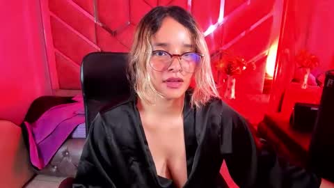 Snapshot of olivia_fox69 chatting on 10.12.25 OLIVIA online show from 10.12.25