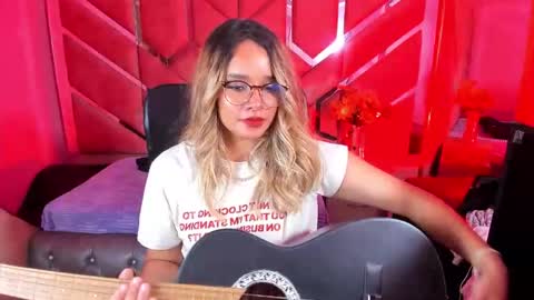 Snapshot of olivia_fox69 chatting on 10.17.25 OLIVIA online show from 10.17.25