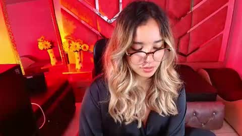 Snapshot of olivia_fox69 chatting on 11.10.25 OLIVIA online show from 11.10.25