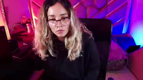 Snapshot of olivia_fox69 chatting on 11.21.25 OLIVIA online show from 11.21.25