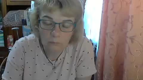 Olivia Mia online show from 05.06.26