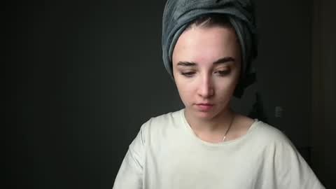 Snapshot of olivia_oliv chatting on 02.10.25 Olivia online show from 02.10.25