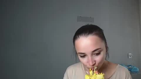 Snapshot of olivia_oliv chatting on 09.14.25 Olivia online show from 09.14.25