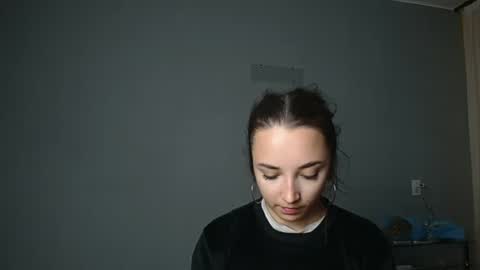 Snapshot of olivia_oliv chatting on 09.18.25 Olivia online show from 09.18.25