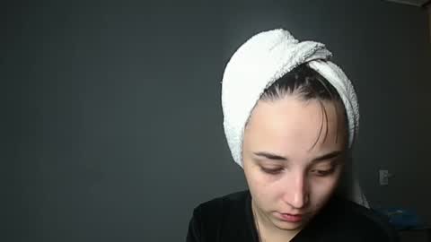 Snapshot of olivia_oliv chatting on 10.04.25 Olivia online show from 10.04.25