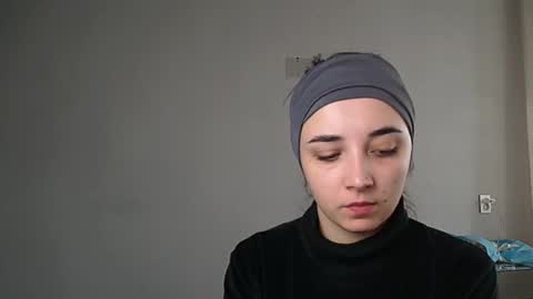 Snapshot of olivia_oliv chatting on 11.25.25 Olivia online show from 11.25.25